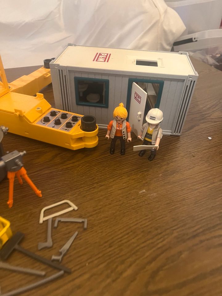 Playmobil Baustelle Haus elek.Kran LKW Baucontainer Betonm in Großheubach