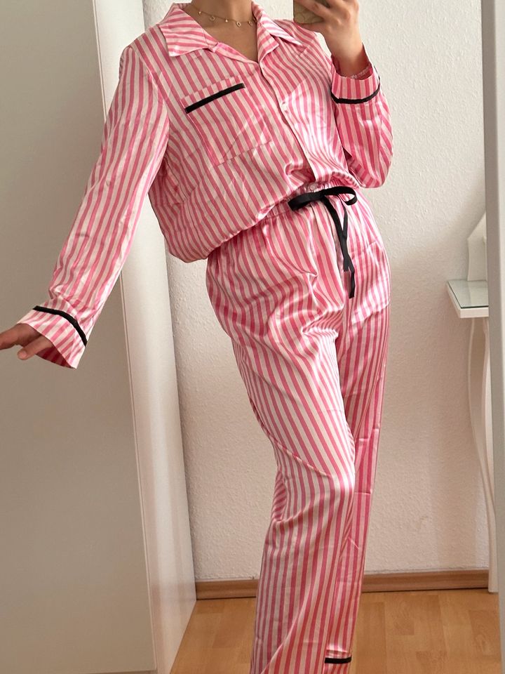 Pyjama set in rosa in Hamburg