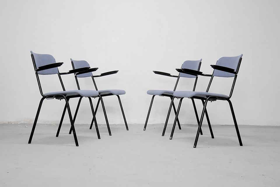1/20 Theater Stühle Industrial Blau Polster Chairs Stahlrohr in Berlin