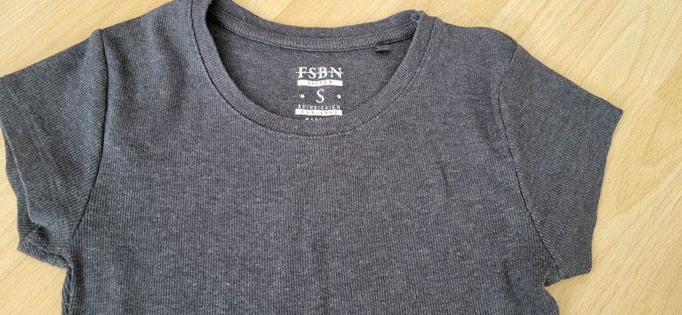 Damen T-Shirt von FB sister Gr. S in Köln