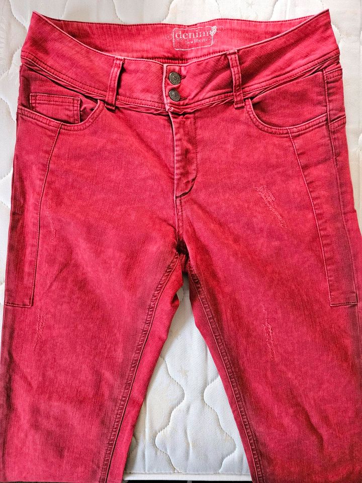 S.Oliver Jeans rot und pink Gr. 42 in Putbus