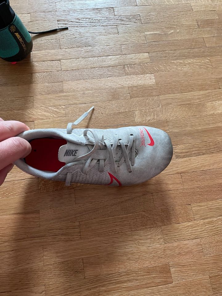 Fußballschuhe f Kinder in Altlandsberg