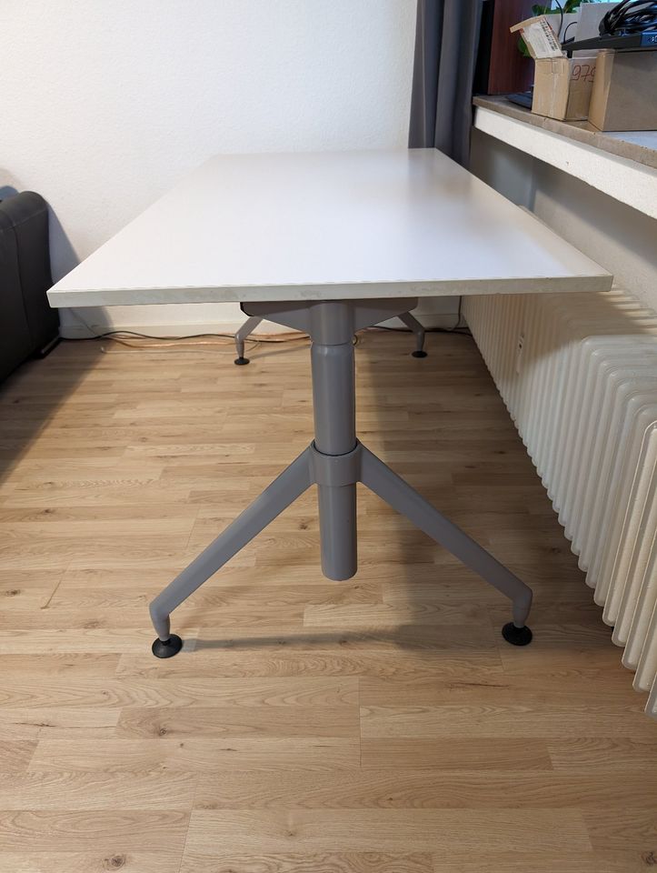 Schreibtisch 160*80 robuste Ausführung von Steelcase in Erftstadt