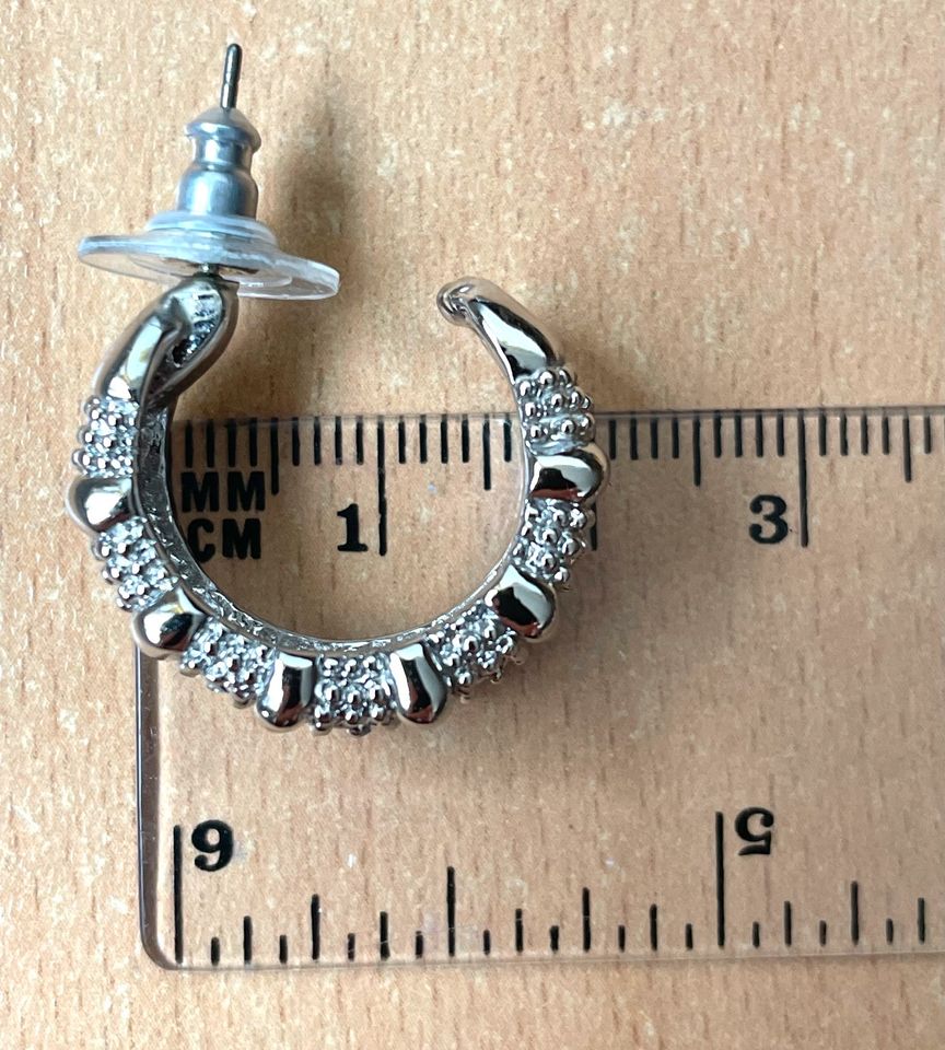 2 Paar Ohrschmuck, Modeschmuck in Silber. Von QVC. in Bayern - Kronach |  eBay Kleinanzeigen ist jetzt Kleinanzeigen