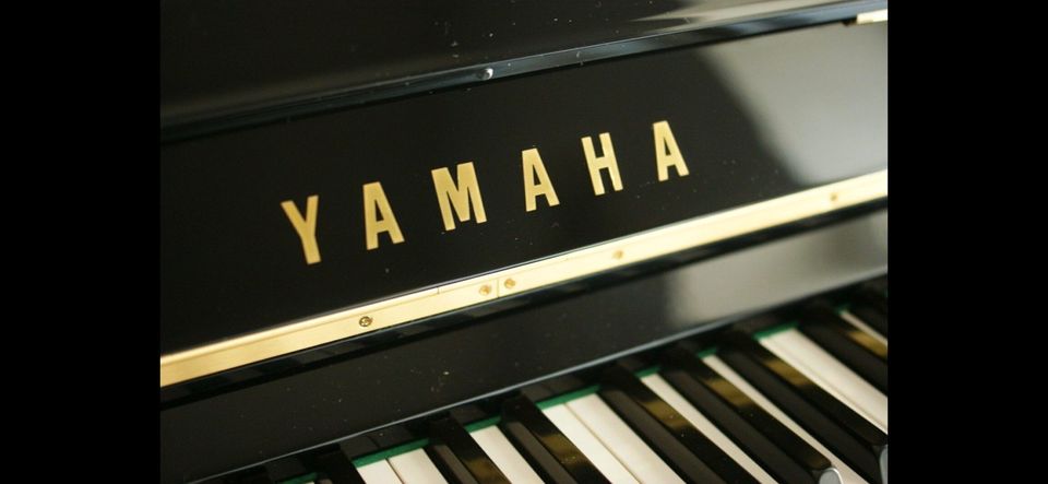 YAMAHA U1 Klavier zur Miete / Mietkauf in Düsseldorf