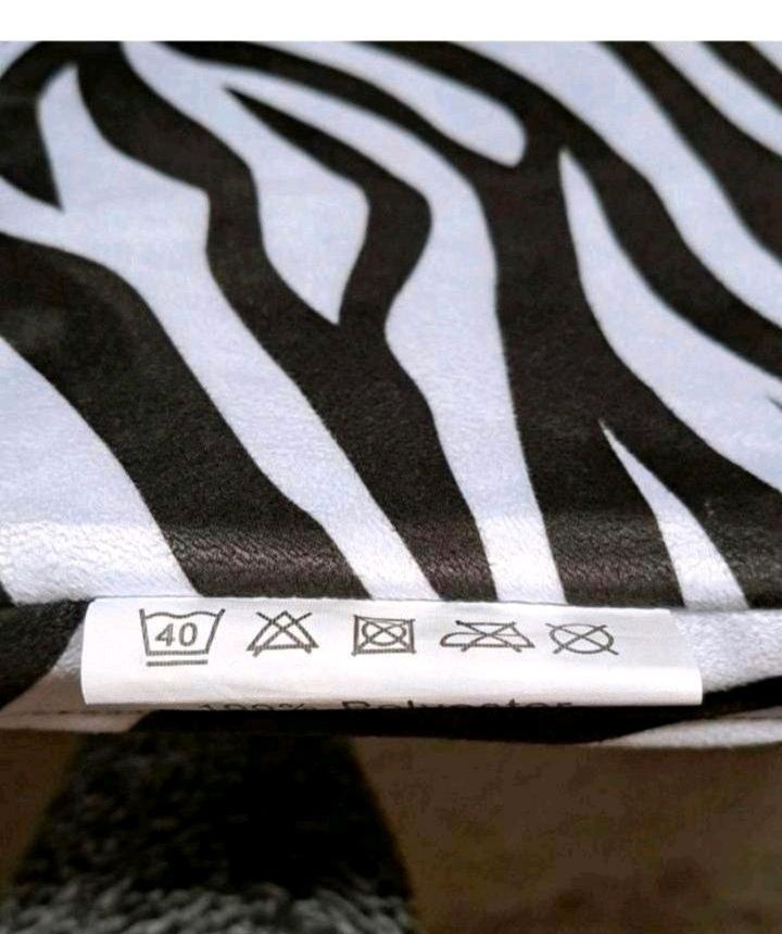 Hydas Massagematte mit wärme Wärmeunterlage stylisch Zebradesign in Trittau