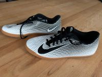 Hallenfussballschuh von Nike Größe 44, weiß/ schwarz Bayern - Oberding Vorschau