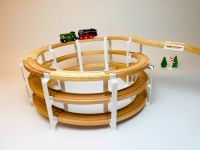 3 stöckige Spiral-Brücke Holzschiene kompatibel mit Brio* Baden-Württemberg - Renningen Vorschau