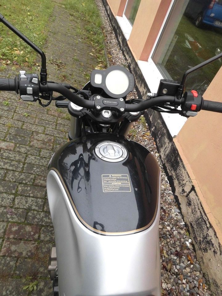 QJMOTOR SRV550 mit 47PS wie Cafe in Rostock