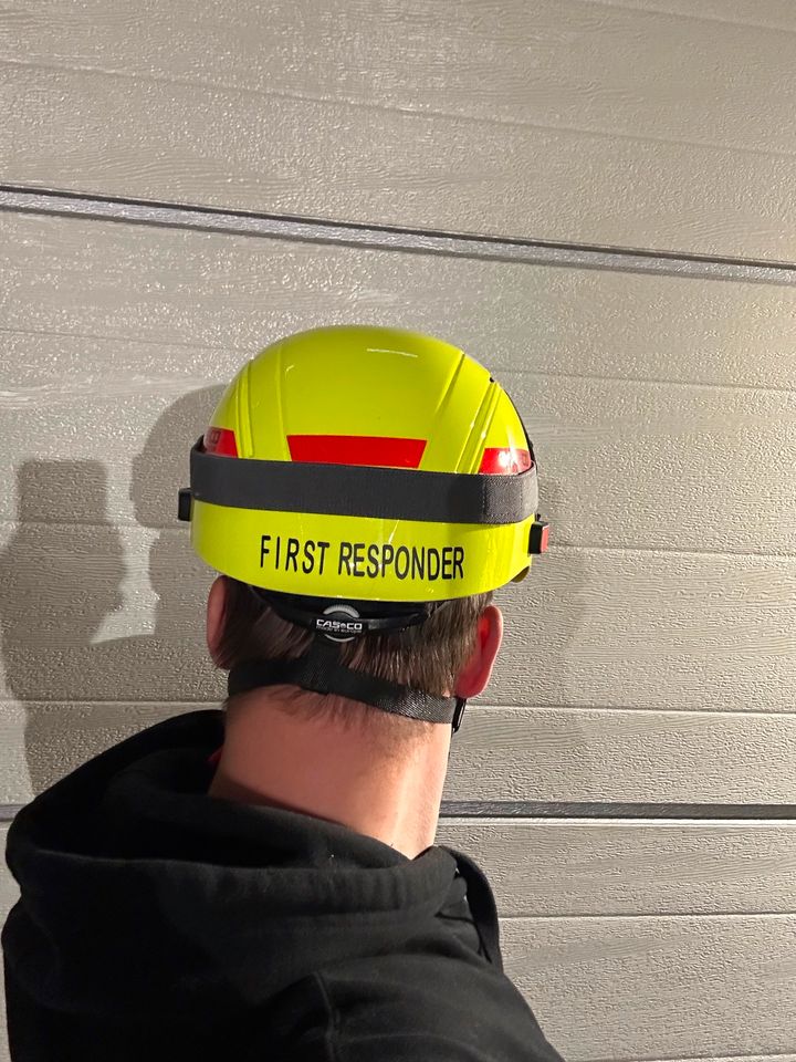 Rescue Helm Casio + ESS Schutzbrille + Petzl PIXA Stirnlampe in Berlin