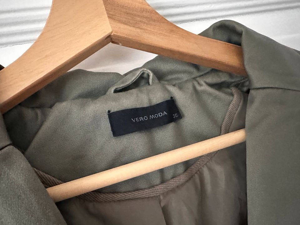 Vero Moda schöner Blazer Jacke in Khaki Gr. 36 - wie neu in Kröppelshagen-Fahrendorf