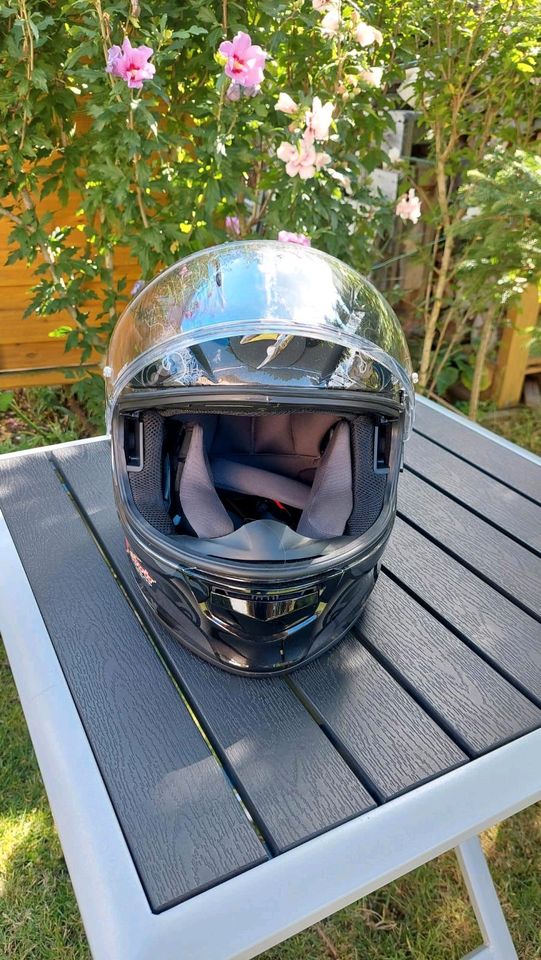 Motorradhelm Damen Größe S in Leipzig