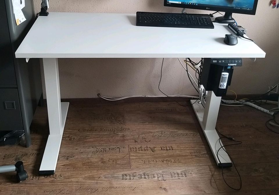 Schreibtisch höhenverstellbar 120x60 in Bad Sachsa