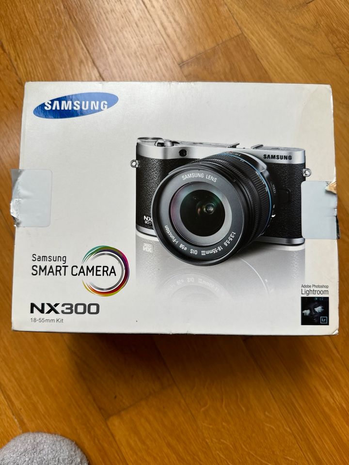 Samsung NX300 SMART Camera 18-55mm Kit in Berlin