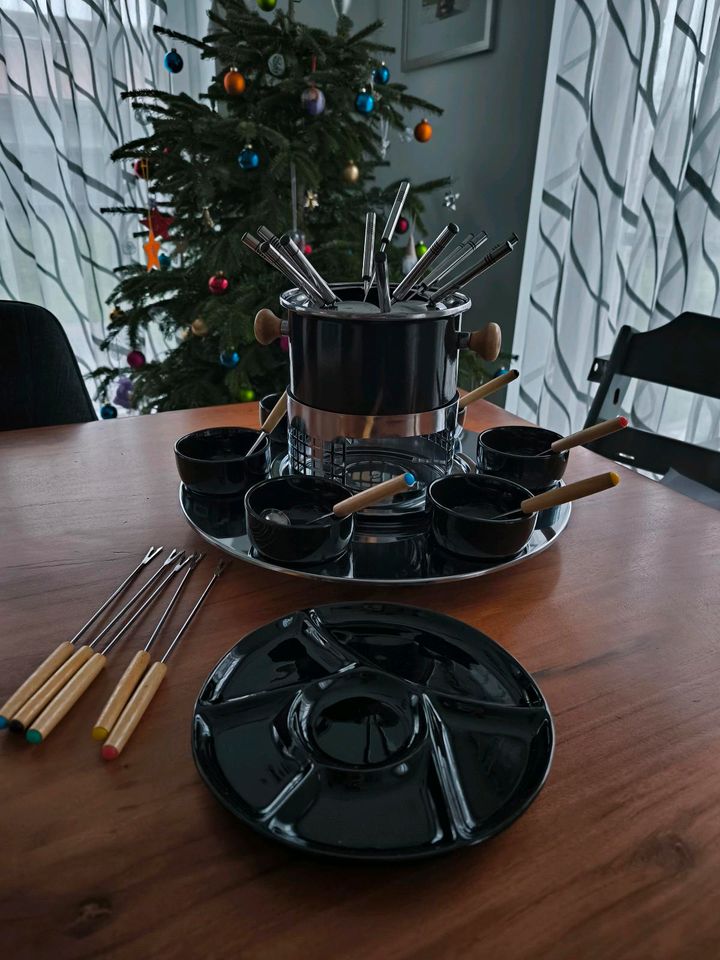 Großes Fondue Set mit viel Zubehör in Rudersberg