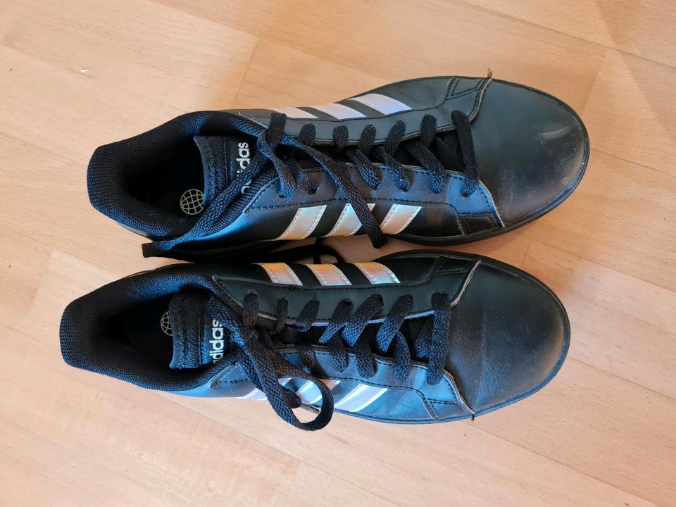 Adidas Sneaker / Turnschuhe schwarz in Unterschwaningen