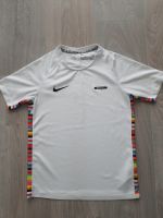 Nike Mercural Shirt weiß mit bunten Streifen Gr. 137-147 Gr. M Bayern - Augsburg Vorschau