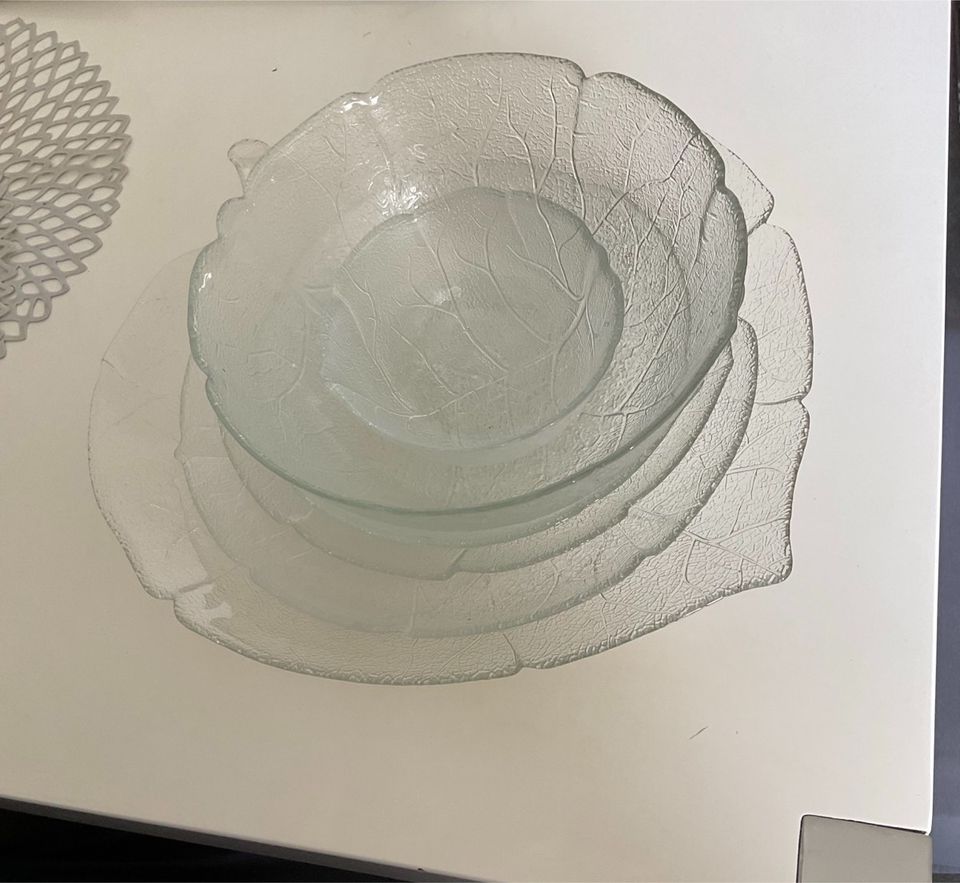 Glas Schalen Teller aus einer Serie von Luminarc in Rhumspringe