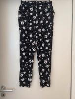Lockere blumige Hose von Vero Moda in Größe M Hessen - Hanau Vorschau