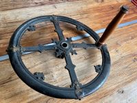 Wunderschönes antikes Handrad aus Metall, schwer, mit Handkurbel Bayern - Forstern Vorschau