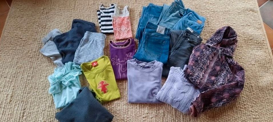 17 tlg. Bekleidungspaket++Gr.146/152++Zara, Tally weijl, H&M,etc in Homberg (Efze)