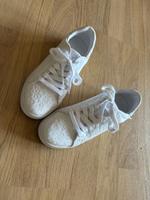 Elegante weiße Sneaker in Größe 37 – neuwertig & stilvoll Hessen - Bad Vilbel Vorschau