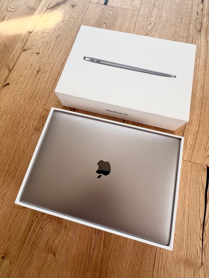 Apple MacBook Air Retina 2020 13,3" i3 8GB 256 SSD in Todtnau