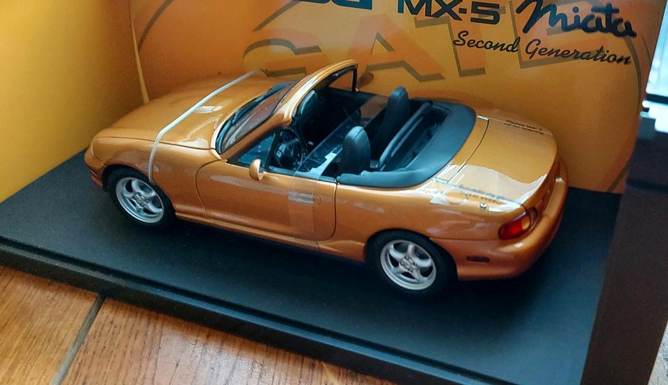 1:18 mazda mx-5 miata gate in Berlin