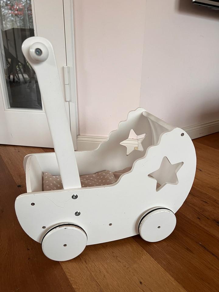 Puppenwagen mit Stoffdecke aus Holz von Kids Concept in Grasberg