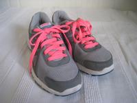 Nike Revolution • Gr. 38,5 grau türkis pink Berlin - Rudow Vorschau