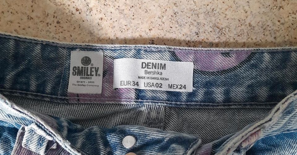 Jeans von Bershka Größe 34 in Gelnhausen