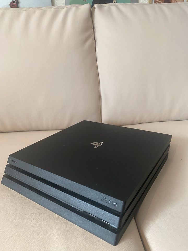 Ps4 pro Super Zustand plus Spiele! in Saerbeck