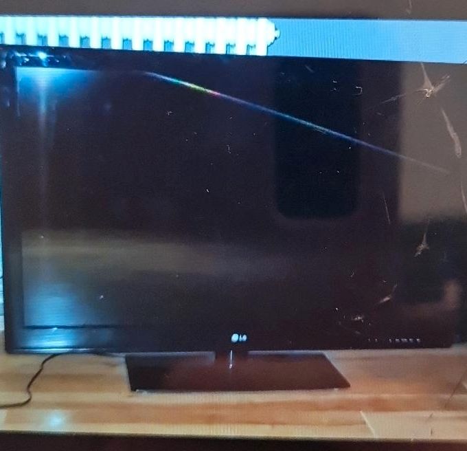 LG Fernseher zu verkaufen ohne Gebrauchs Spuren in Rosdorf