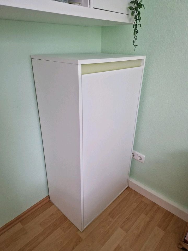 Schrank Aktenschrank / Kleiderschrank in Frankfurt am Main