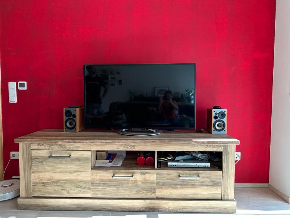 Fernsehmöbel/Lowboard/TV Möbel in Walnussdekor 1,86x61x52 in Elsenfeld
