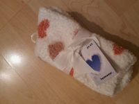 2 Paar flauschige Socken mit Herz-Muster, OVP, Gr. 39-42 Düsseldorf - Stadtmitte Vorschau