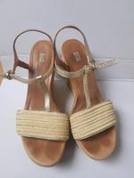 Sandalen UGG Keilabsatz gr.40 Nordrhein-Westfalen - Bottrop Vorschau