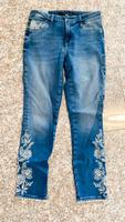 Mavi Jeans Hose 27 S weiße Blumen Stickerei Denim Hessen - Eschborn Vorschau