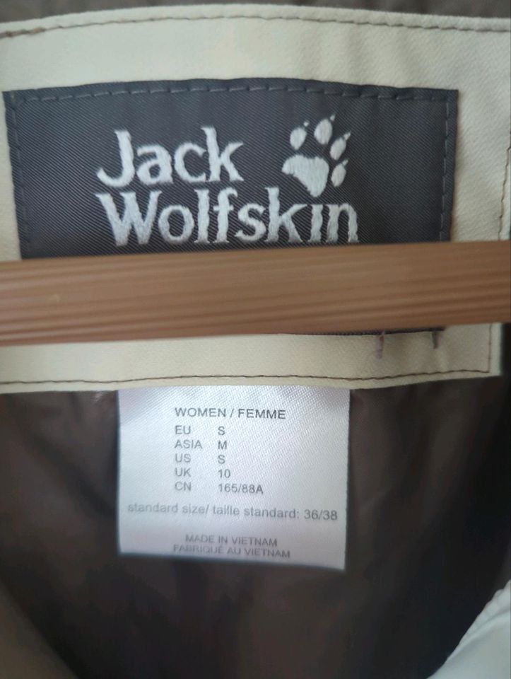 Jack Wolfskin Jacke Gr. S hell in Meinhard