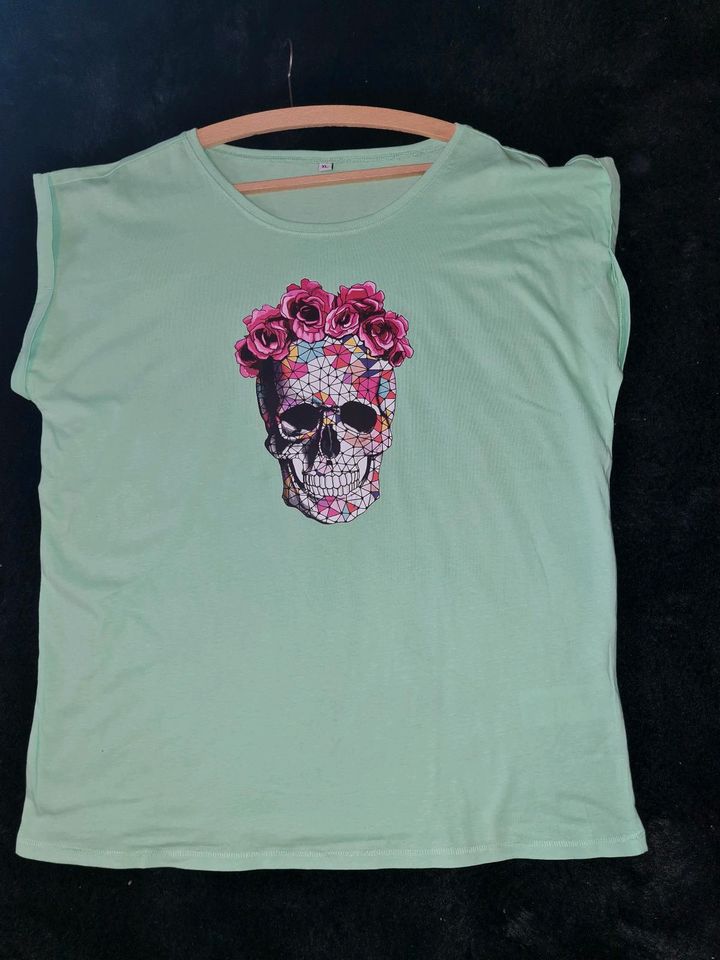 Shirt xl mint grün skull flower totenkopf Damen Neu oversize in Bad Kreuznach