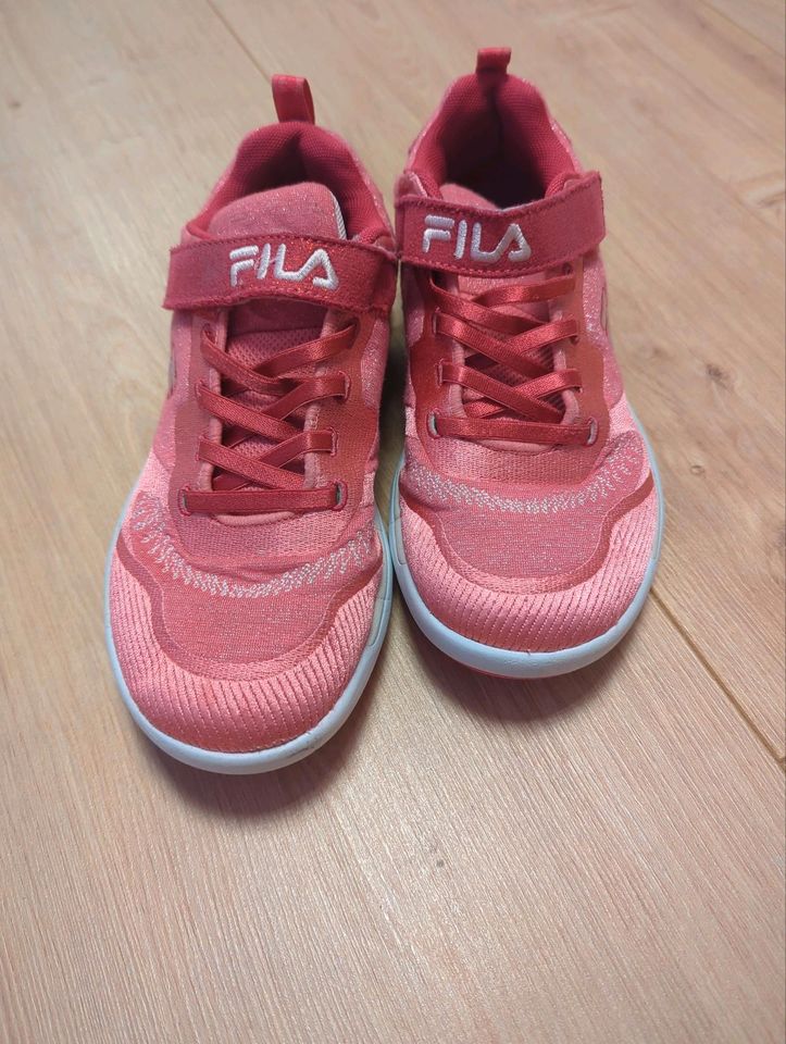 Mädchen Sport Schuhe von FILA in Recklinghausen