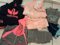 4/ Kinderanzug Nike und Adidas Essen - Altenessen Vorschau