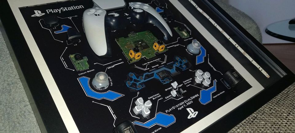 PlayStation PS 4 / 5 Controller im Bilderrahmen Beleuchtet Deko in Leipzig