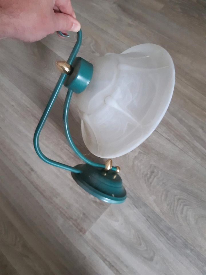 Wandlampe mit Milchglasschirm in Schleusingen