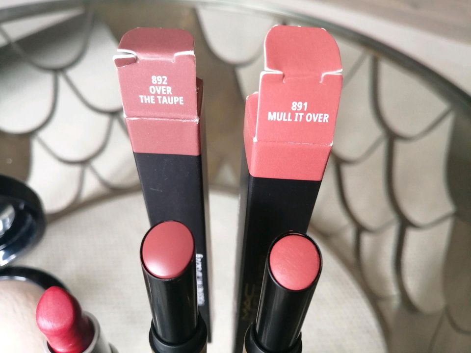 MAC Skinfinish Powder Kiss Velvet Blur Slim Sticks Lipstick in Eberswalde