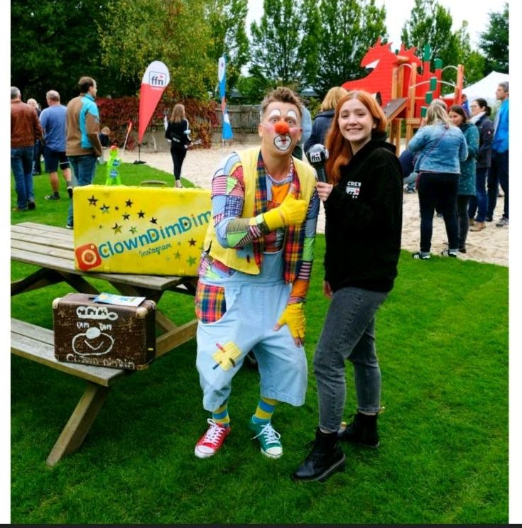 Clown Zauberer Ballonkünstler Kindergeburtstag Kind Hüpfburg in Hannover