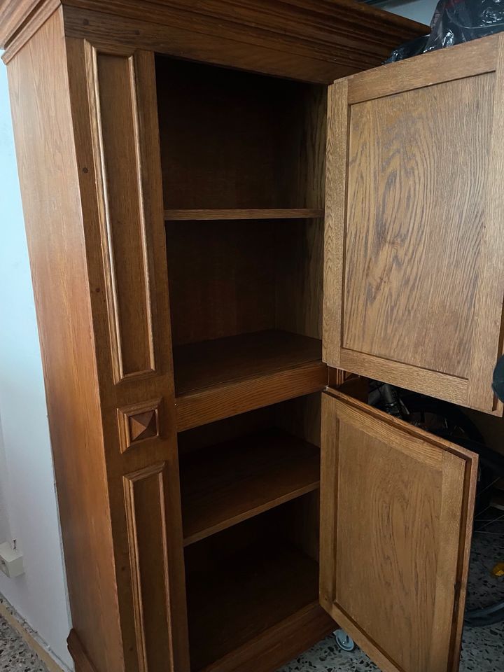 Schrank mit 2 Türen  aus massiver Eiche ca. 172 x 90 x 46 in Leichlingen