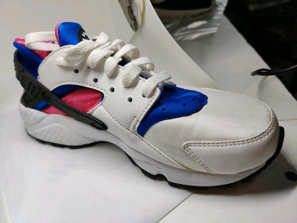 Nike Air Huarache Dynamic Pink in Erlangen