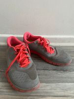 Nike Free Gr. 40,5 Neon Coral Grau Düsseldorf - Friedrichstadt Vorschau