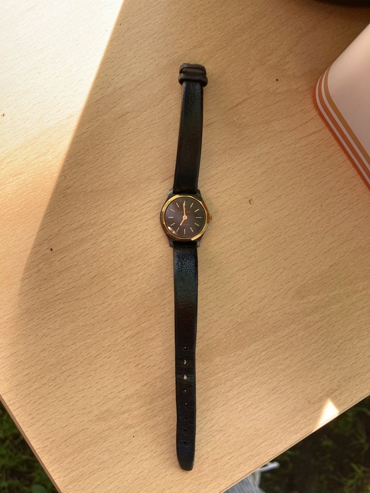 Kleine Uhr Junghans Lederarmband in Düsseldorf